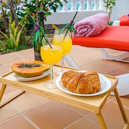 Large House With Garden And Direct Access To The Pool Nyaraló *