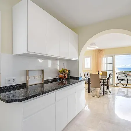 Сasa de vacaciones Large House With Garden And Direct Access To The Pool Callao Salvaje