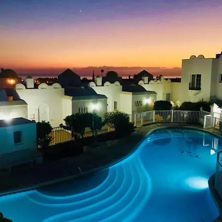 Large House With Garden And Direct Access To The Pool *