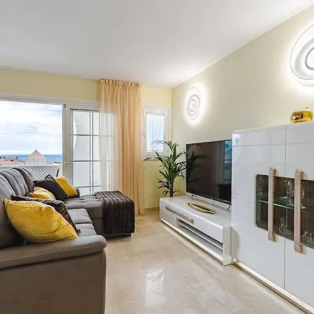 Large House With Garden And Direct Access To The Pool