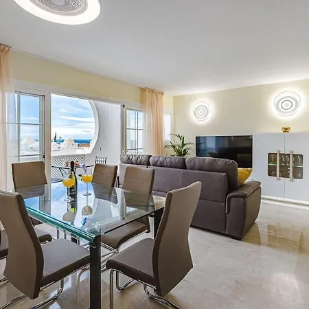 Large House With Garden And Direct Access To The Pool Holiday home