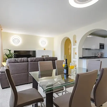 Large House With Garden And Direct Access To The Pool Holiday home Callao Salvaje