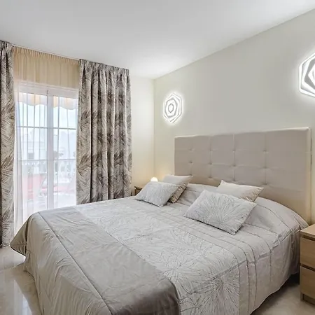 Large House With Garden And Direct Access To The Pool Holiday home Callao Salvaje