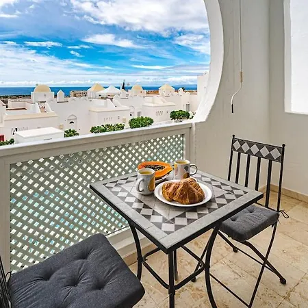 Large House With Garden And Direct Access To The Pool