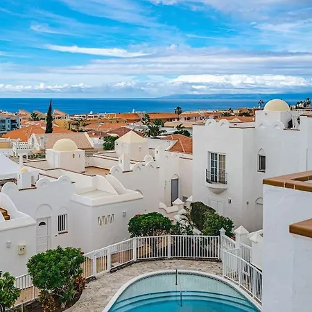 Large House With Garden And Direct Access To The Pool Holiday home Callao Salvaje