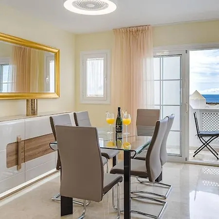 Large House With Garden And Direct Access To The Pool * Callao Salvaje