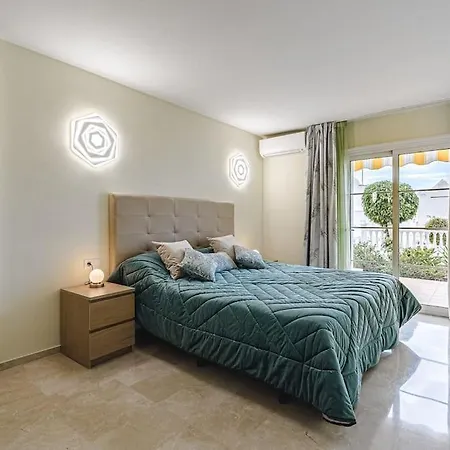 Large House With Garden And Direct Access To The Pool Holiday home