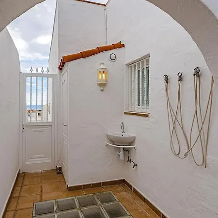 Large House With Garden And Direct Access To The Pool Holiday home *
