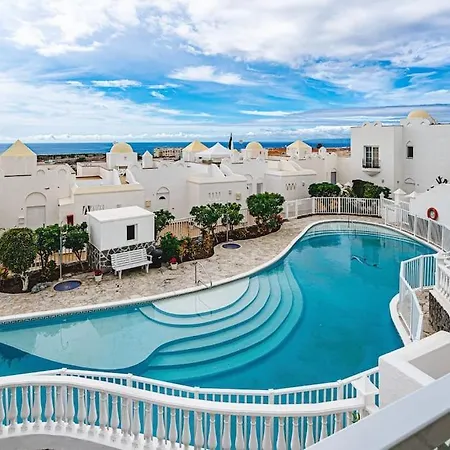 Large House With Garden And Direct Access To The Pool
